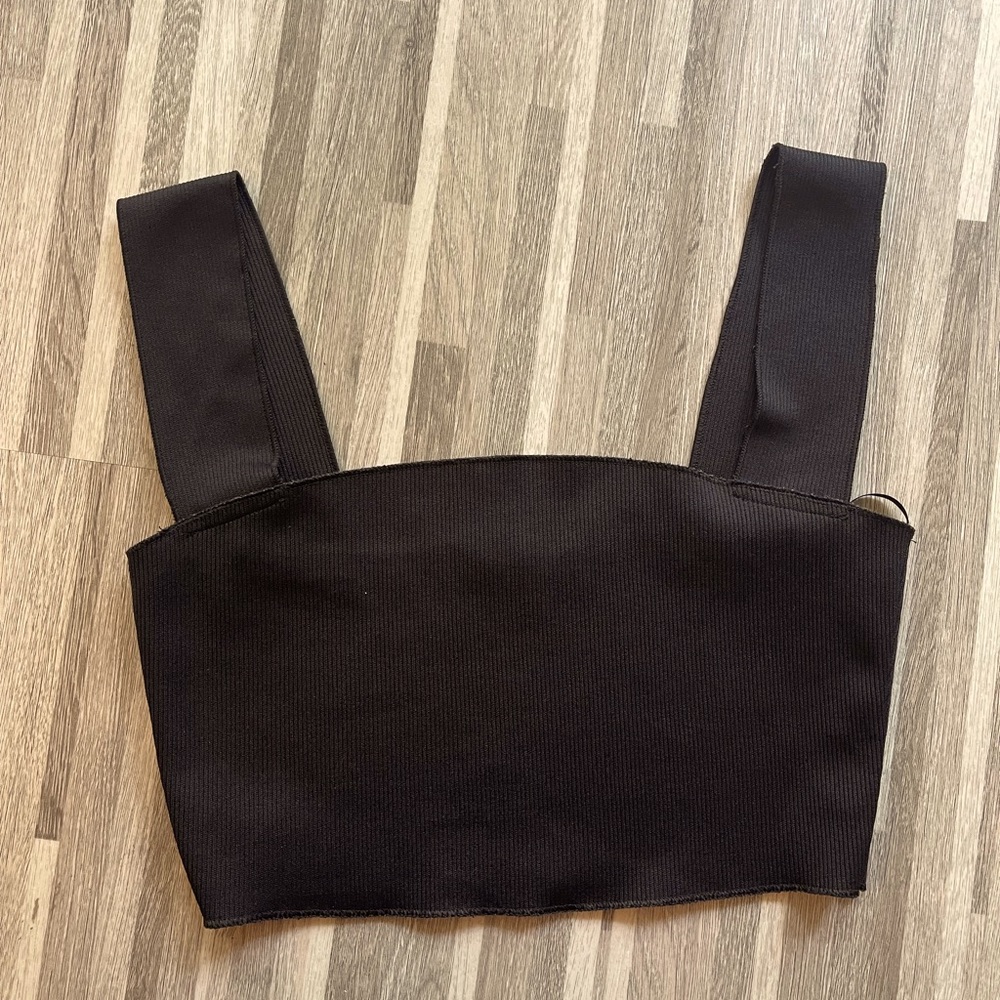 Missguided 🫢✨ Black Crop Top